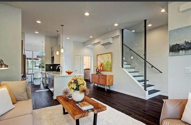 Building Photo - 2bd/3.5ba Seattle Townhouse