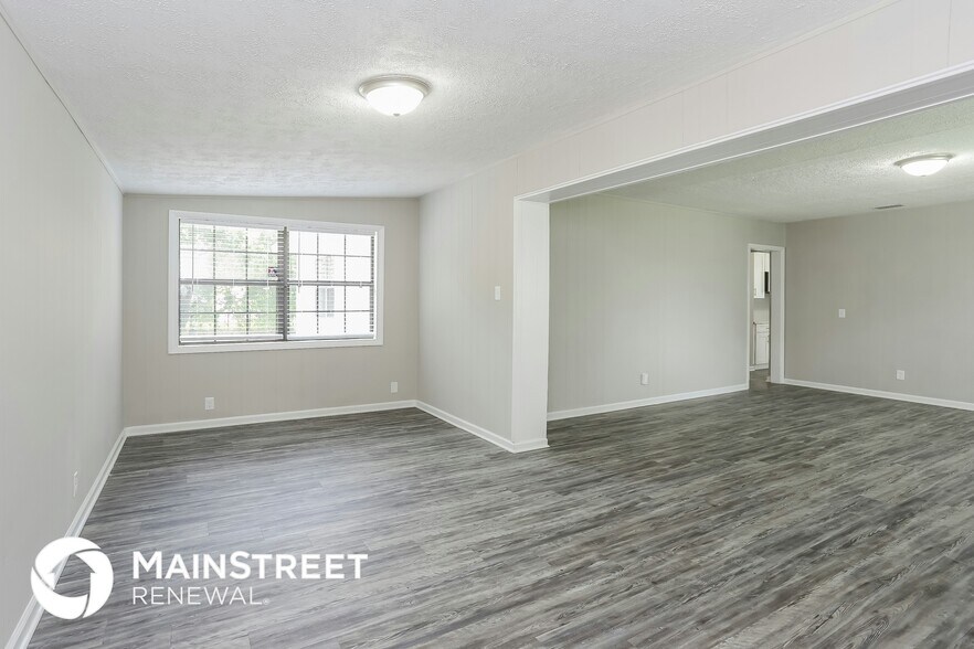 Building Photo - 6245 Green Pine Ln