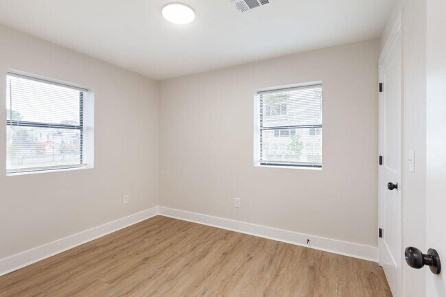 Building Photo - 396 Linden Ave NE