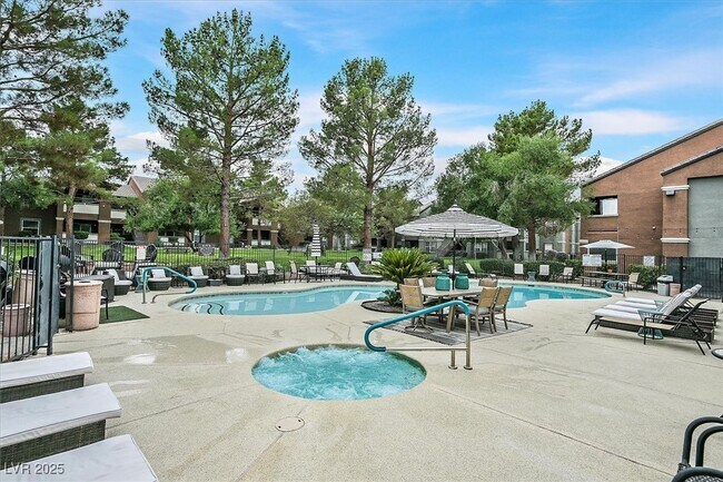 Building Photo - 555 E Silverado Ranch Blvd