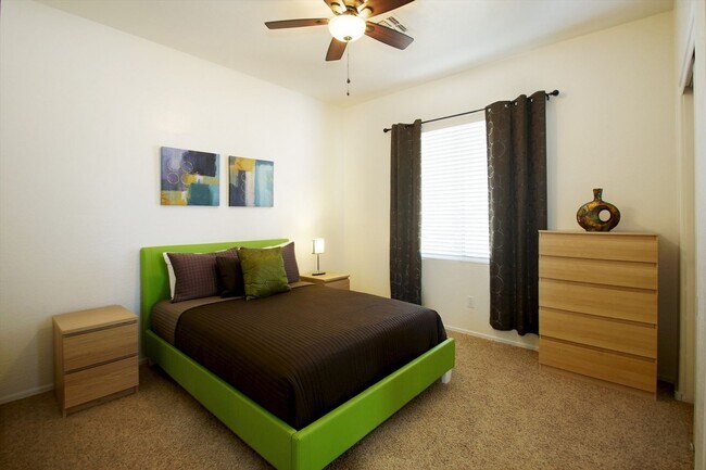 Building Photo - 4 Bedroom Furnished Gilbert Home