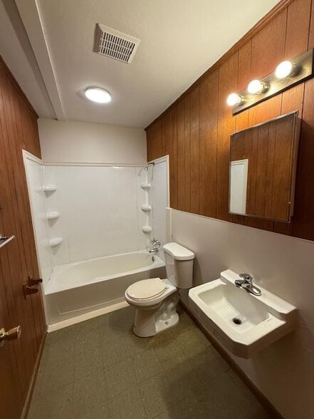 Building Photo - 230 Liberty Rd