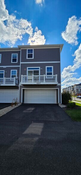 Building Photo - 2227 Glacier St