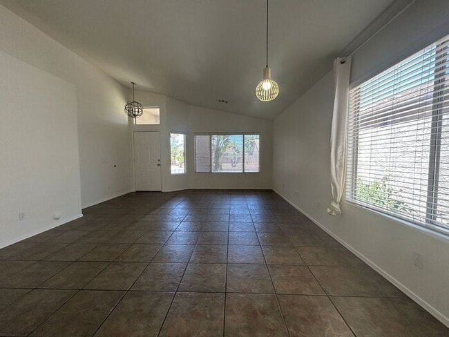 Building Photo - 3861 E Redfield Ct