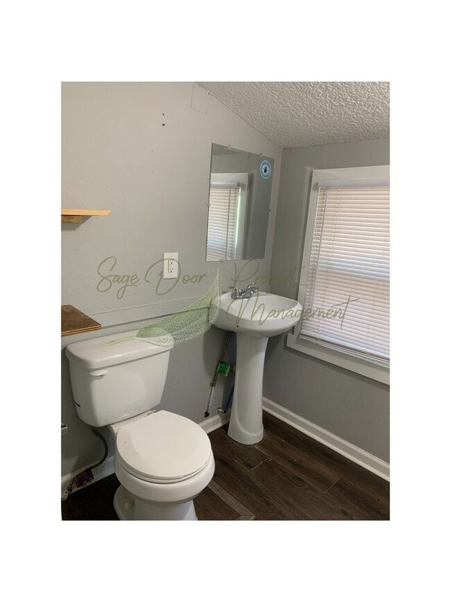 Building Photo - 1 FREE MONTH OF RENT!!!