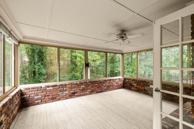 Building Photo - 2646 Caladium Dr NE