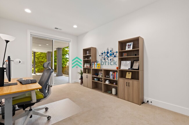 Building Photo - Luxury Meets Innovation | Stunning 5Bed, 5...