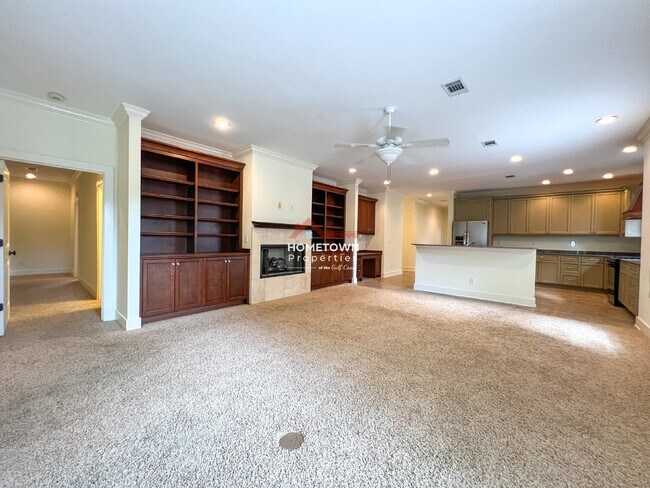 Building Photo - Beautiful 3-Bed Home with Outdoor Kitchen ...