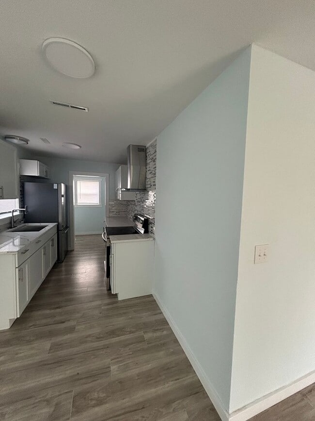 Building Photo - 2336 N Estelle Ave