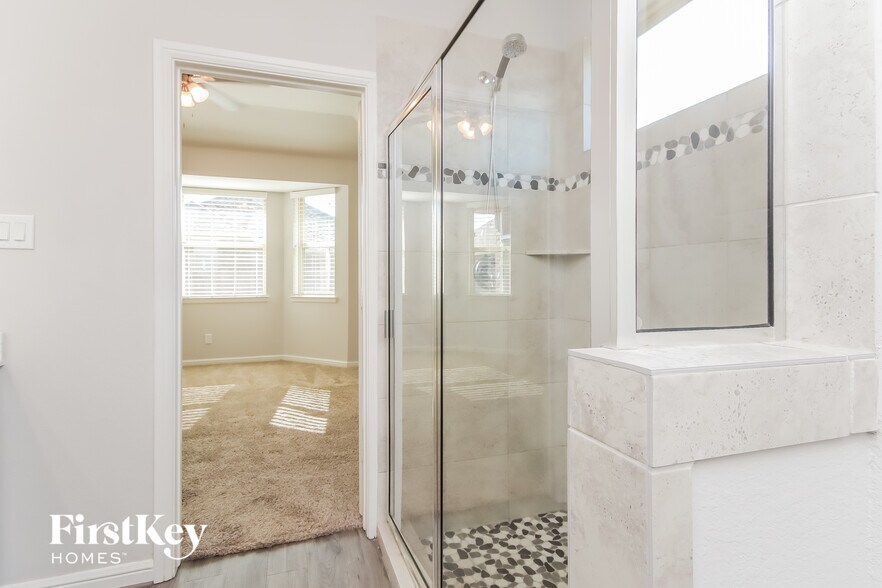 Building Photo - 4820 La Piedra Ln