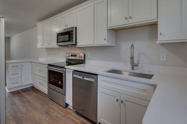 Building Photo - 405 Figuers Dr