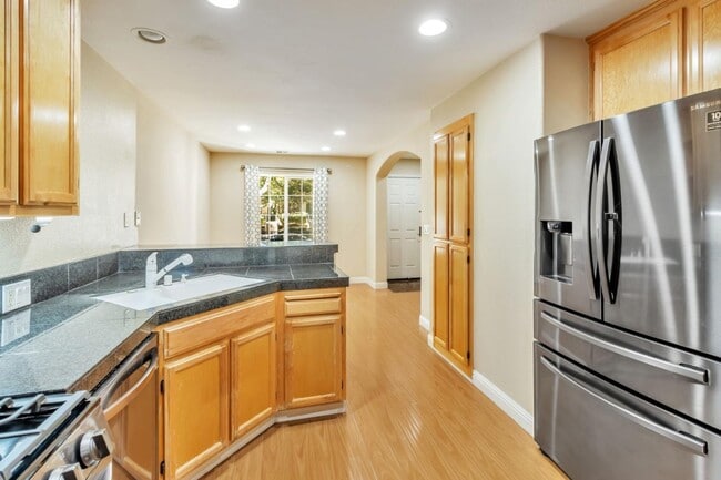 Building Photo - 3162 Silverland Dr