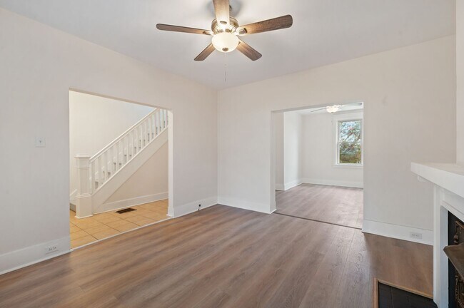 Building Photo - Newly Renovated 3 Bed, 1 Bath Home - Conveniently Located, Central AC & Heat - Available NOW in B...