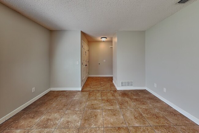 Building Photo - 1016 Manchester Cir