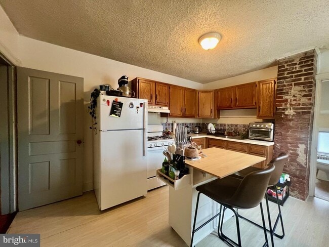 Building Photo - 1507 W 14th St