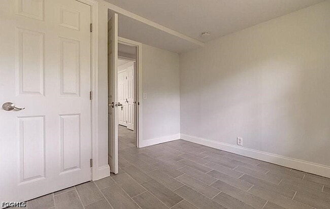 Building Photo - 215 Delray Ave