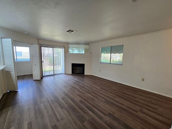 Building Photo - 2180 Pinetop Ln