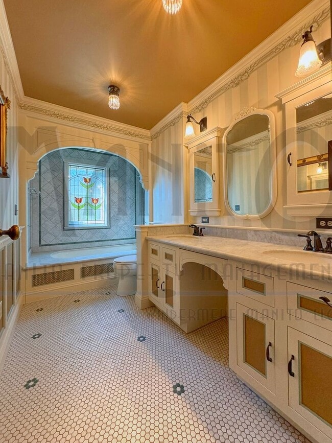 Building Photo - South Hill Swank