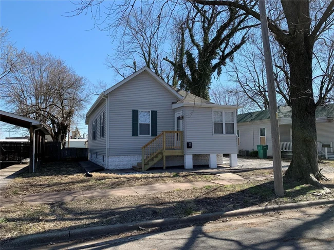 Building Photo - 1610 Maple St.