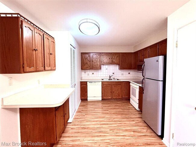 Building Photo - 1245 Derby Rd