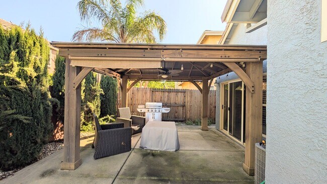 Building Photo - Beautiful Executive Rental in West Sacramento!