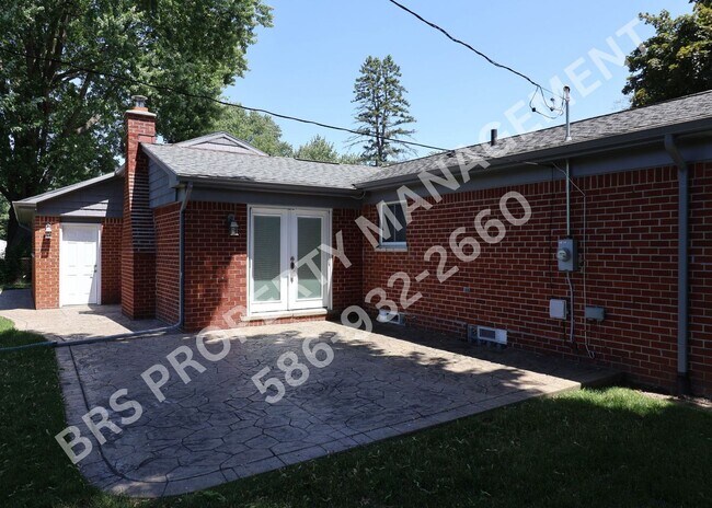 Building Photo - Charming 3 Bedroom 1.5 Bathroom Ranch.
