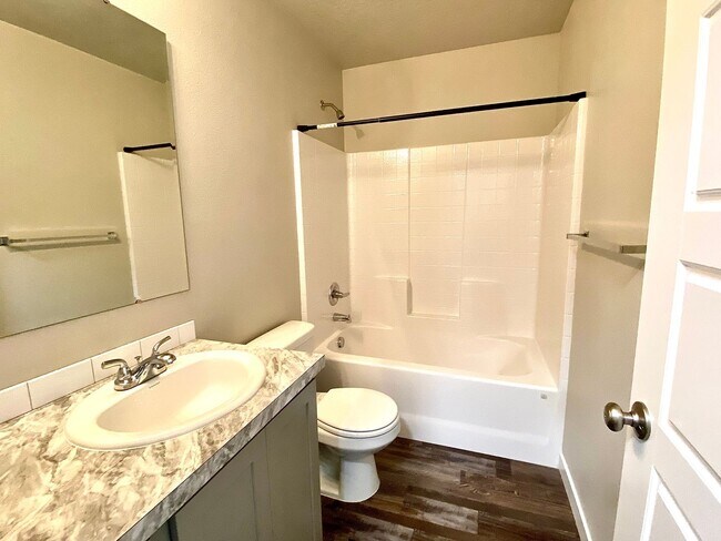 Building Photo - 3 Bedroom 2 Bath  PET FRIENDLY home in SW ...