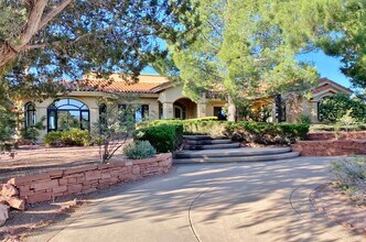 Building Photo - HOUSE - WEST SEDONA - GATED COMMUNITY
