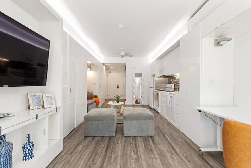 Building Photo - 12607 Larchmere Blvd