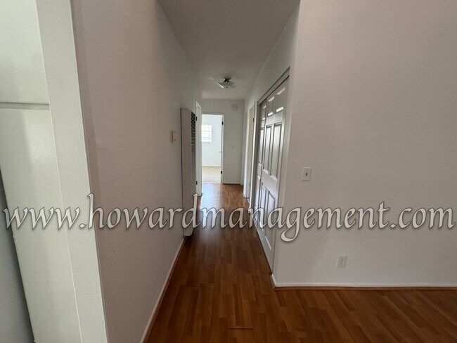 Building Photo - 3 Bedroom 2 Bathroom Condo in the Desirabl...