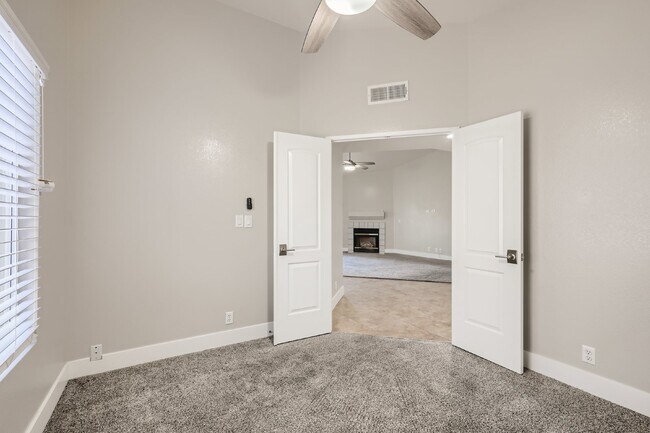 Building Photo - Discover this spacious and well-appointed 2-bedroom + office/den, 2-bath condo located in the hig...