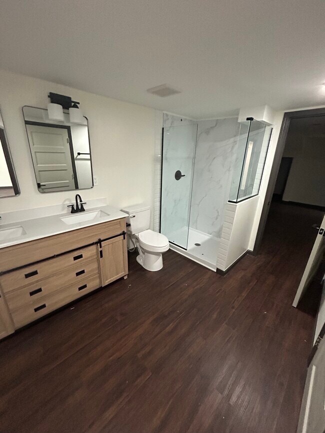 Building Photo - 9610 Britannia Ct