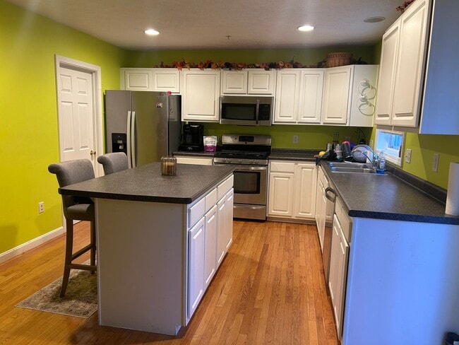 Building Photo - Southern Nashua Townhouse For Lease