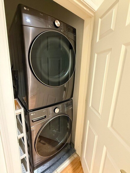 Building Photo - 2000 Davenport Ave