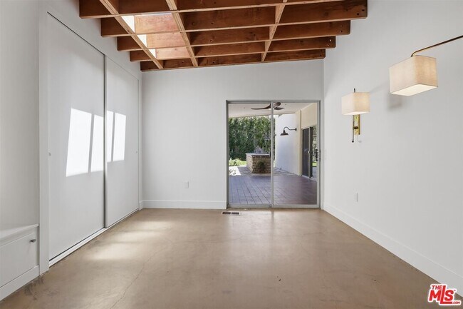 Building Photo - 444 S Windsor Blvd