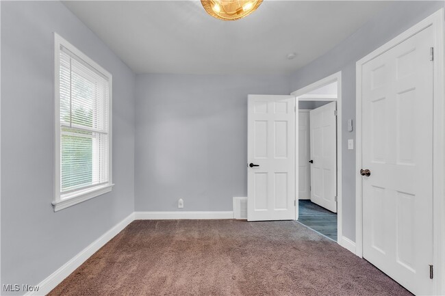 Building Photo - 19205 Pasnow Ave