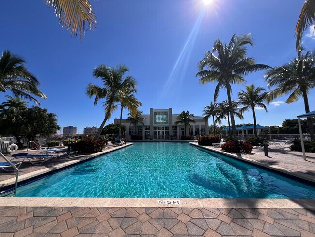 Building Photo - 300 S Australian Ave