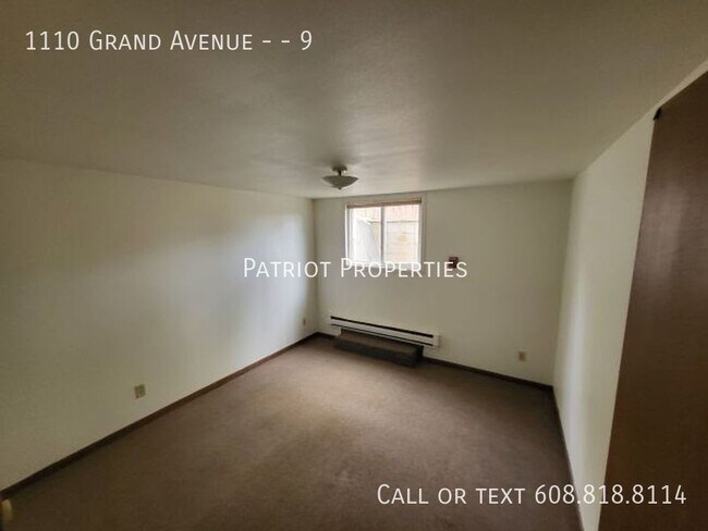 Building Photo - 2 bed/1 bath apartment in Prairie Du Sac, WI!