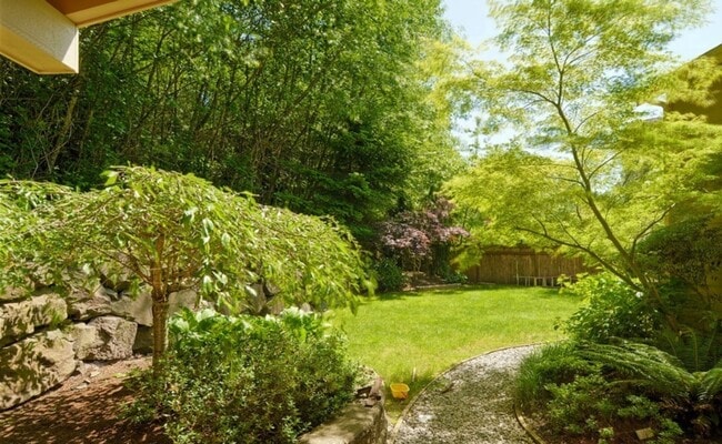 Building Photo - An Elegant impeccably maintained home with...