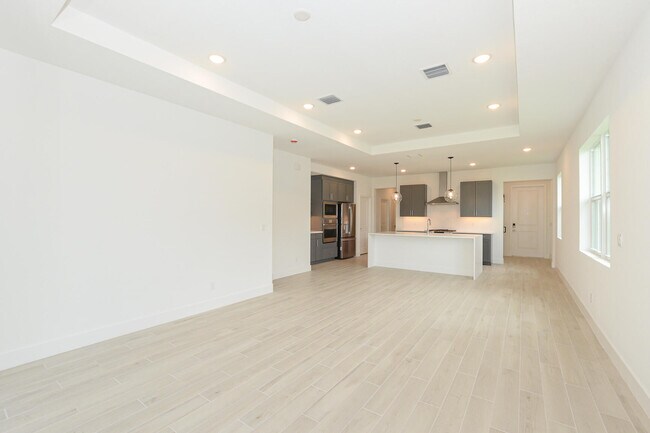 Building Photo - 10307 Dreamweaver Rd