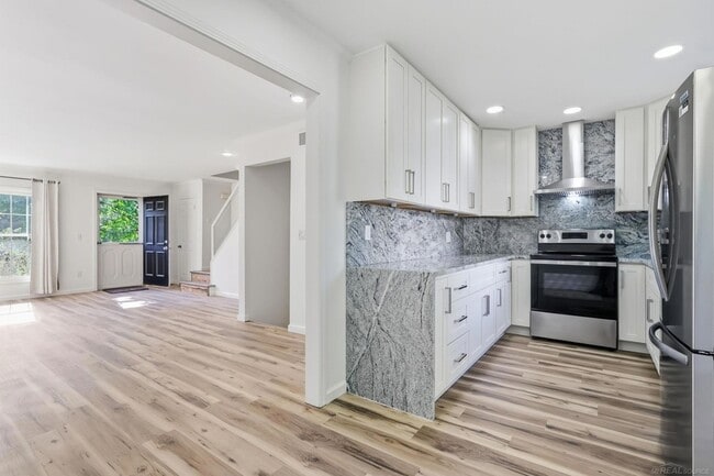 Building Photo - 1340 Kings Cove Dr E