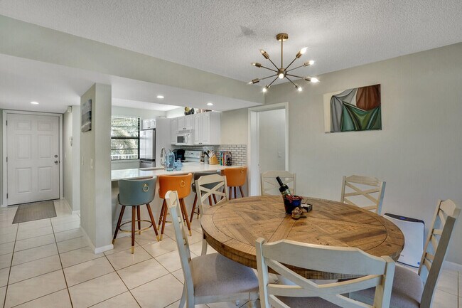 Building Photo - 6037 Balboa Cir