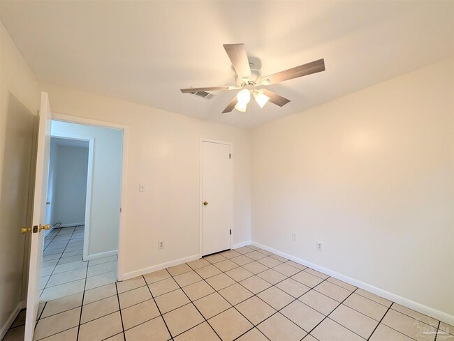 Building Photo - 5086 Yacht Harbor Cir