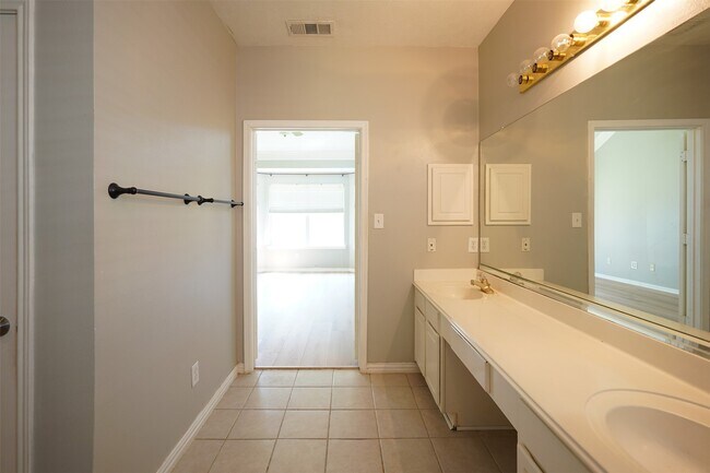 Building Photo - 2403 Blue Shadow Dr