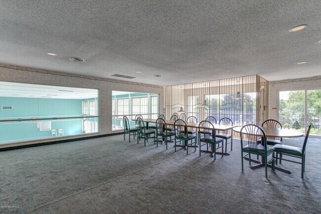 Building Photo - Rare 3bedroom Valhalla condo - basic cable & internet included!