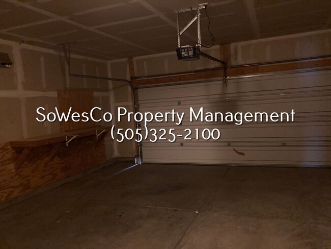 Building Photo - Beautiful Newer 3 Bedroom Home w/ Garage