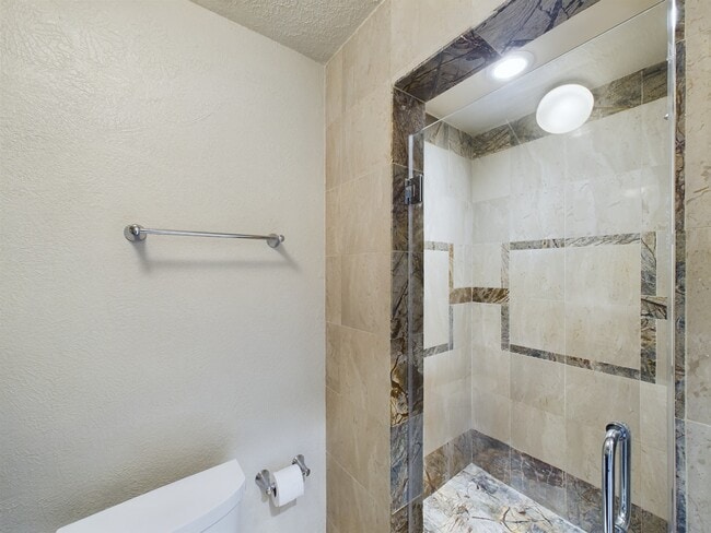 Building Photo - 2611 Lawrence St