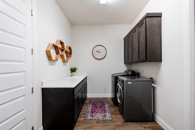 Building Photo - 2505 Sunset Vista Cir