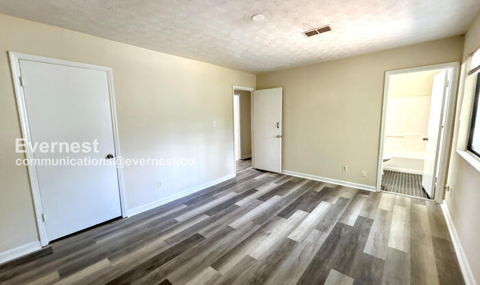 Building Photo - 1888 Singer Way