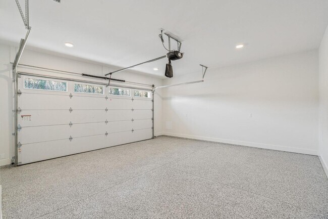 Building Photo - 7826 S Northshore Dr